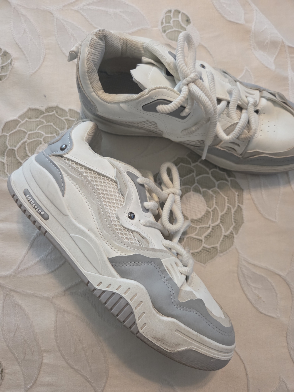 Women’s White & Light Gray Fashion Sneakers